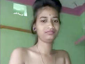 Watch a gorgeous Indian guy pleasure his boss's cock