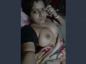 Indiana Boudi flaunts her body in this video