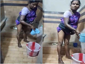 Indian aunt cleans herself in a solo video