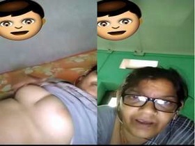 Desi MILF flaunts her breasts and vagina on video call with her lover