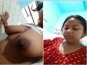Indian babe flaunts her big breasts and urinates in front of the camera