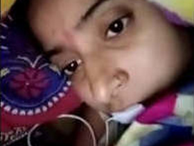 Cute Indian girl gets her pussy and tits played with in video call