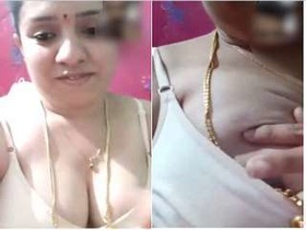 Desi auntie flaunts her cleavage on video call with lover