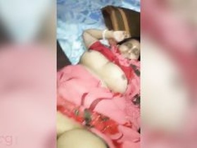 Desi bhabhi indulges in steamy sex with her neighbour