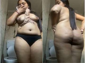Indian girl Desi flaunts her naked body and takes a bath in Part 1
