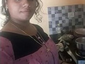 Mallu auntie flaunts her breasts and pussy in a steamy video call