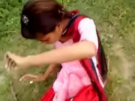 Indian girl enjoys outdoor sex with audio