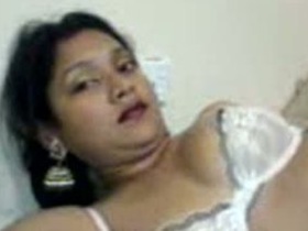 Indian auntie gets naughty on camera