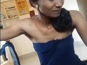Tamil cutie gives a blowjob with her mouth