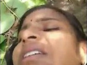 Mallu babe moans and screams in outdoor sex video