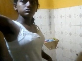 Paid Indian girl bares her breasts for the camera