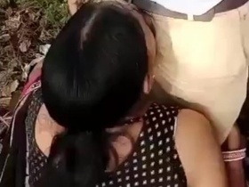 Bhabi gives a blowjob in the open air