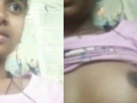 Amateur Indian girl flaunts her body in nude MMS
