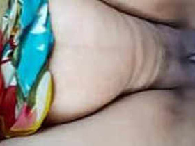Indian housewife shows off her erogenous zones in public