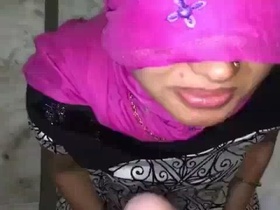 Indian Gujarati wife gives oral pleasure
