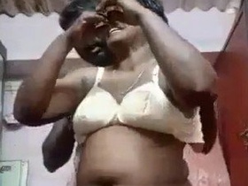 Desi babe gets wild with Fathrinlw in village video