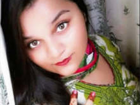 Pakistani girl reveals her body parts in a video call