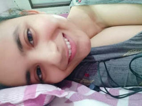 Desi babe records a nude selfie for her lover