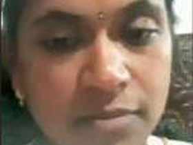 Indian bhabhi flaunts her big boobs on video call with X boyfriend