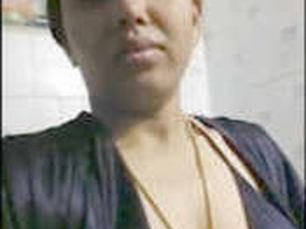 Desi bhabhi in black lingerie is a sight to behold