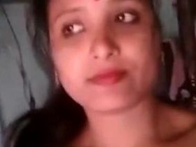 Indian desi wife explores her sexual desires through webcamming