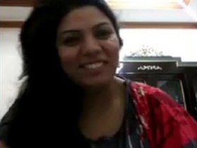 Indian bhabhi flaunts her large breasts