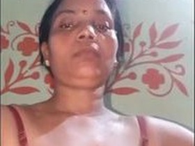 Mature bhabhi unhappy with her partner in explicit video