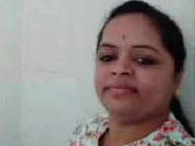 Indian bhabhi masturbates on video call