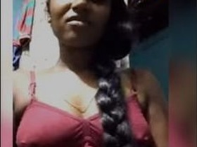 Desi bhabi flaunts her big boobs in steamy video