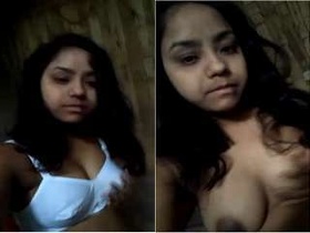 Exclusive record of a cute girl in the nude