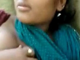 Desi bf films Tamil girl's big boobs in hot video