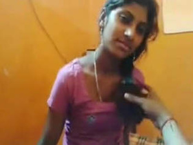 Indian girl records her own homemade sex tape
