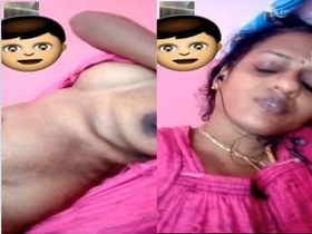 Tamil bhabhi flaunts her body in exclusive video