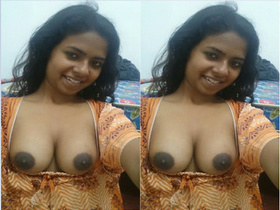 Mallu babe flaunts her big boobs in a steamy video