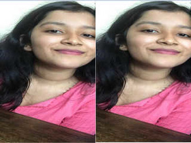 Exclusive amateur video of Indian girl showing her nude body