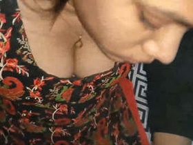 Desi girl gives a mind-blowing blowjob