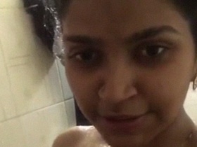 Indian girl takes nude selfies while bathing