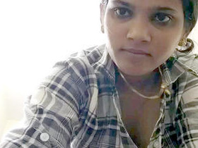 Desi girl flaunts her big boobs and gets naughty in a steamy video