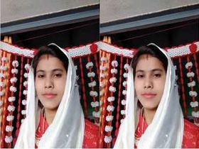 Amateur Desi Bhabhi Masturbates and Cums Hard in Exclusive Video