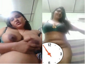 Indian bhabhi flaunts her big boobs and dances in amateur porn video