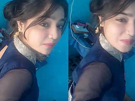 Desi babe flaunts her curves in a sexy dress for a steamy selfie