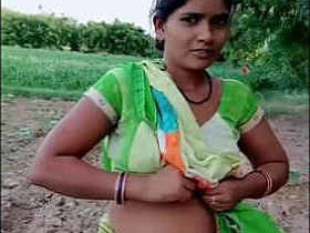 Sanjana Desai flaunts her belly button in a saree
