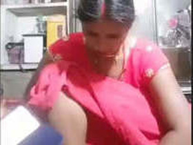 Bhabi teases her fans with her naked pussy