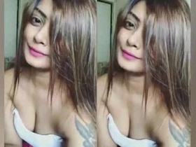 Latest video of Twinkle Kapoor flaunting her big breasts