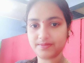 Desi bhabhi with big boobs gets caught on camera