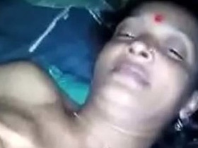 Bengali MILF gets naughty in a solo video