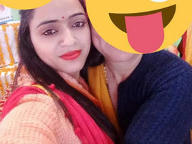 Indian cam girl indulges in steamy bathroom romance with her boyfriend