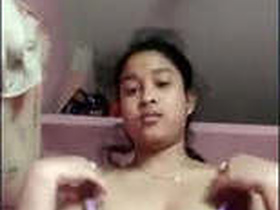Desi babe flaunts her big boobs and pussy in a steamy video