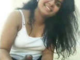 Tamill girlfriend enjoys handjob and facial expression