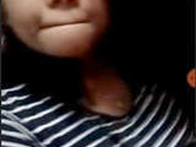 Indian girl reveals her intimate parts in explicit video